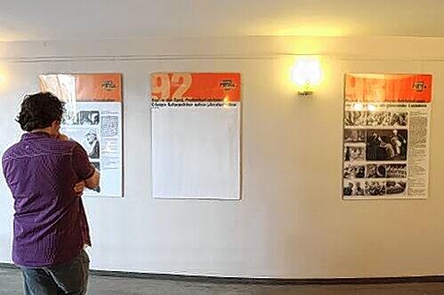 Das leere Plakat in der aktuellen Ausstellung markiert den Tiefpunkt des Erlanger Poetenfests &ndash; es fand 1992 nicht statt.