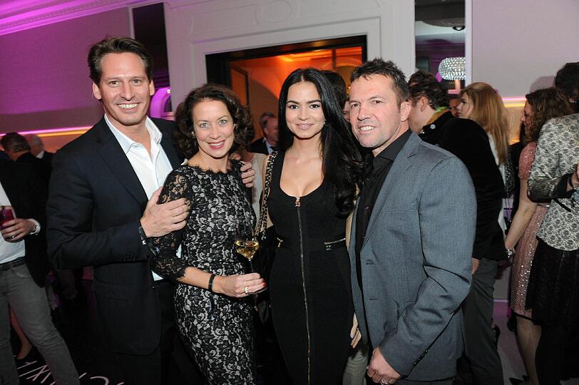 Axel Ludwig (Direktor Hotel Vier Jahreszeiten) mit seiner Frau Fitna und Anastasia und Lothar Matthäus (v.l.)