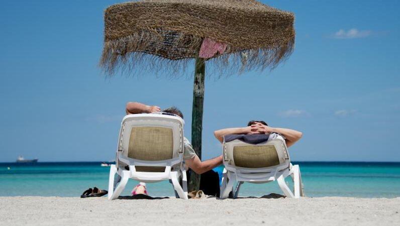 Traumurlaub als Liebeskitt: Das ging gründlich schief für einen Münchner. Das Ende waren Schulden und eine Strafe wegen Onlinebetrugs. (Symbolbild) Traumurlaub als Liebeskitt: Das ging gründlich schief für einen Münchner. Das Ende waren Schulden und eine Strafe wegen Onlinebetrugs. (Symbolbild)