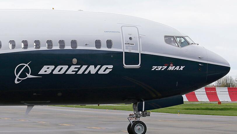 Rund 470 Maschinen des Typs Boeing 737 Max sollen auf Risse neben Türen überprüft werden. (Archivbild) Rund 470 Maschinen des Typs Boeing 737 Max sollen auf Risse neben Türen überprüft werden. (Archivbild)