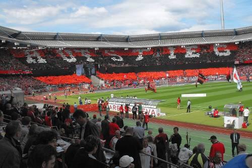 Die Fans in der Nordkurve müssen umziehen. Weil sie zu sehr hüpfen, müssen die Ultras künftig in den Unterrang wechseln.