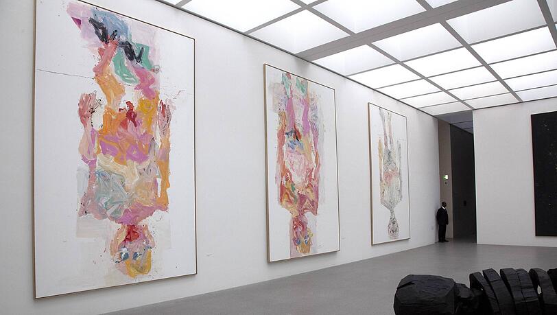 Sechs Baselitz-Riesengem&auml;lde und eine Plastik wurden 2019 an die Pinakothek in der Pinakothek der Moderne in M&uuml;nchen geschenkt.