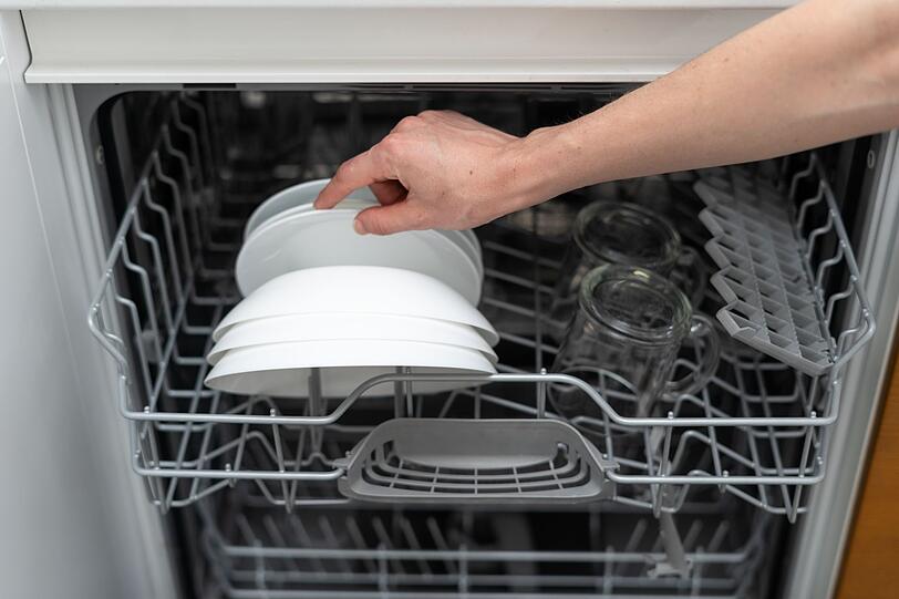 Waschbrett und Co. haben zum Glück ausgedient, diese und andere früher hilfreiche Utensilien wurde abgelöst von segensreichen Erfindungen wie Waschmaschine, Spülmaschine, Kühlschrank oder Mikrowellenherd, die uns viel Arbeit abnehmen. Die Ergebnisse sind übrigens umso erfreulicher, wenn die Maschinen im rechten Maß befüllt werden. Waschbrett und Co. haben zum Glück ausgedient, diese und andere früher hilfreiche Utensilien wurde abgelöst von segensreichen Erfindungen wie Waschmaschine, Spülmaschine, Kühlschrank oder Mikrowellenherd, die uns viel Arbeit abnehmen. Die Ergebnisse sind übrigens umso erfreulicher, wenn die Maschinen im rechten Maß befüllt werden.
