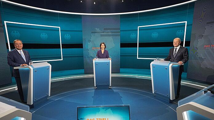 29.08.2021, Berlin: Die Kanzlerkandidaten Armin Laschet (l-r, CDU), Annalena Baerbock (Bündnis 90/Die Grünen) und Olaf Scholz (SPD) in der ersten TV Diskussion bei RTL und ntv.