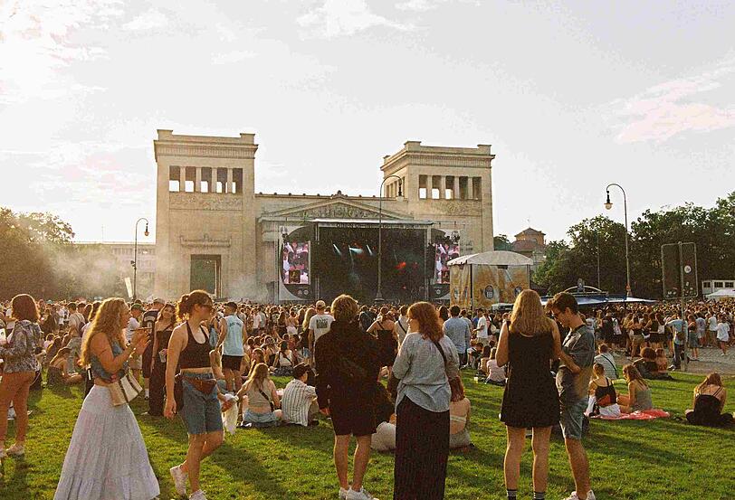 Das Oben Ohne findet am Samstag wieder auf dem Königsplatz statt. Das Oben Ohne findet am Samstag wieder auf dem Königsplatz statt.