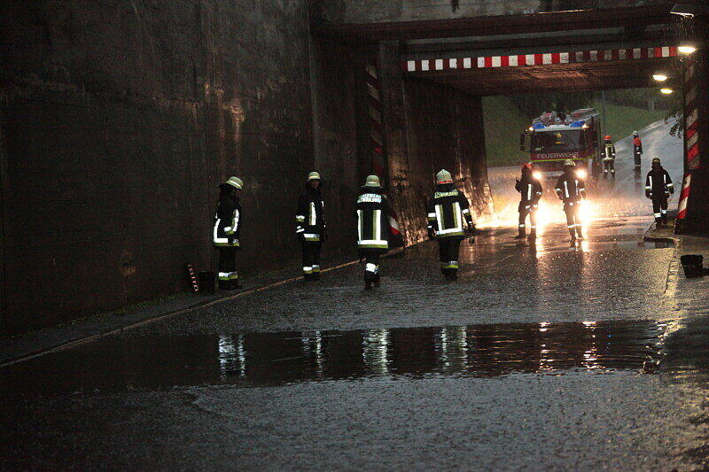 In Mühldorf sind mehrere Keller überflutet gewesen. Die Bilder vom Feuerwehreinsatz.