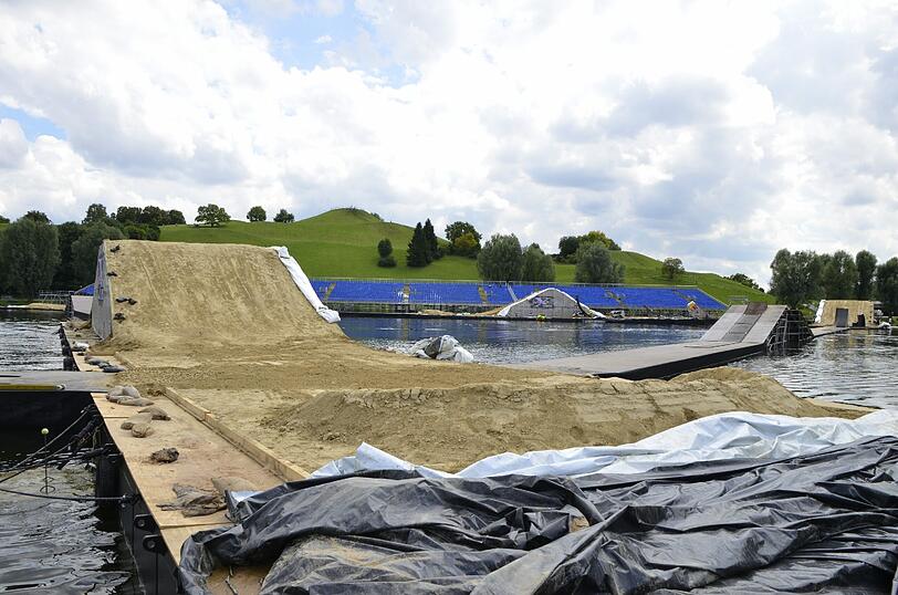 Sehen Sie hier weitere Bilder von der Strecke waghalsigen X-Fighters-Strecke auf dem Olympiasee!