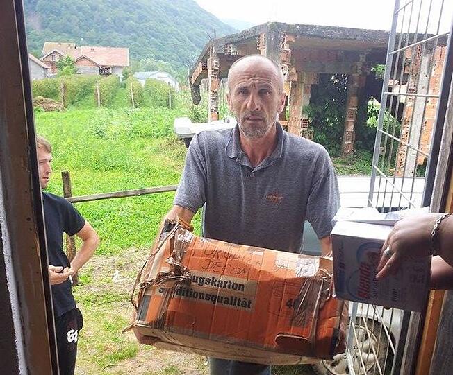 Die Fotoausstellung zeigt Bilder von der Hilfaktion für die Flutopfer auf dem Balkan.