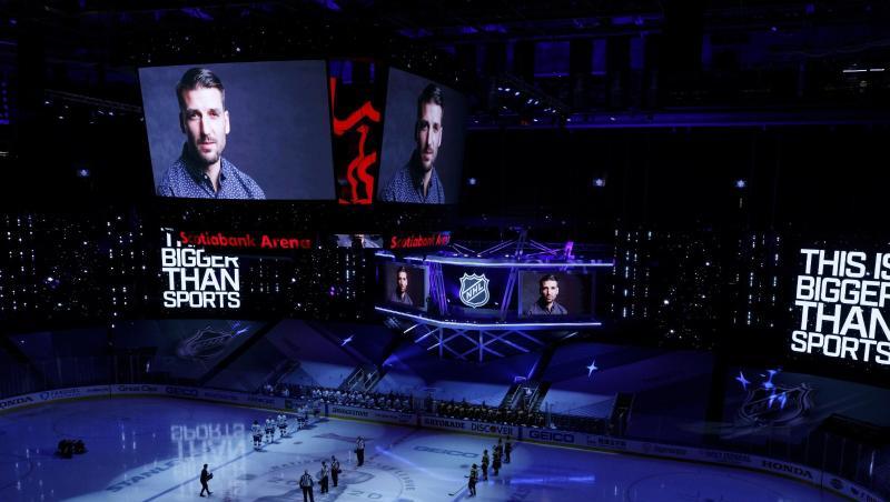Vor der Partie der Tampa Bay Lightning gegen die Boston Bruins wurde in einem Video zum Kampf gegen Rassismus aufgerufen. Vor der Partie der Tampa Bay Lightning gegen die Boston Bruins wurde in einem Video zum Kampf gegen Rassismus aufgerufen.