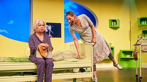 Ursula Berlinghof (links) und Bianca Spiegel in „Himmlische Zeiten“.