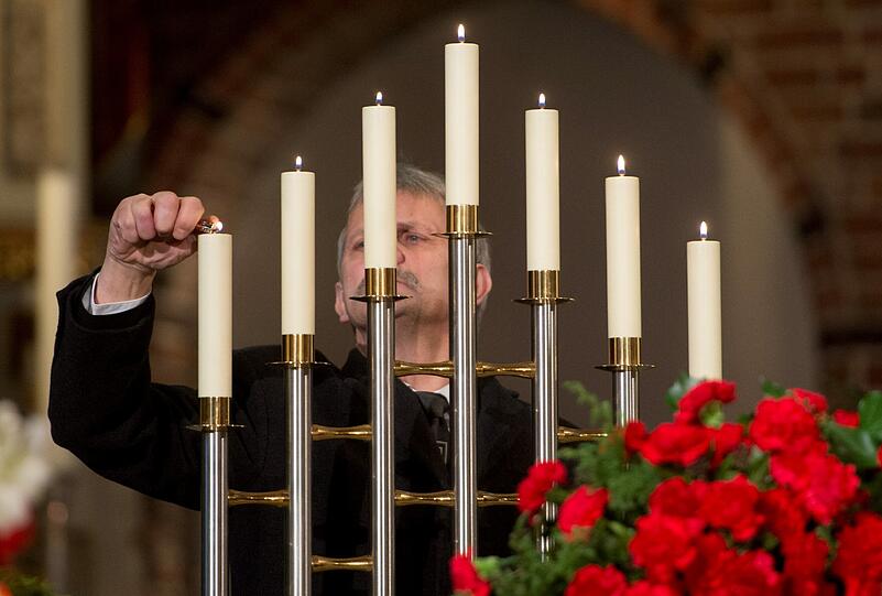 Trauerfeier in Uelzen für Peter Struck - die Bilder aus der St. Marien-Kirche