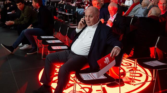 Uli Hoeneß hält an seinem Meisterversprechen fest.