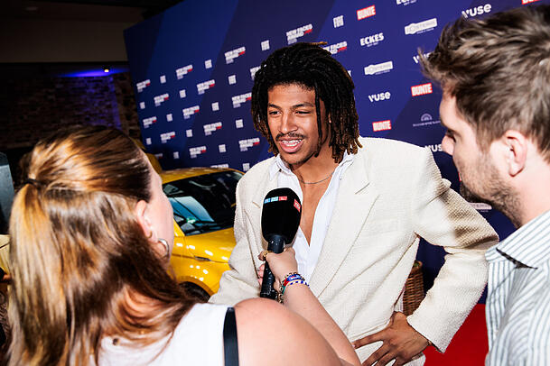 Henry Samuel meisterte den Red Carpet auch ohne Mama Heidi Klum souverän. Henry Samuel meisterte den Red Carpet auch ohne Mama Heidi Klum souverän.