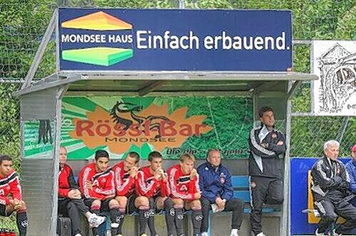 &bdquo;Einfach erbauend &ndash; nicht nur das Mondsee-Haus, sondern auch die Vorbereitung des 1. FCN. Trainer Dieter Hecking (stehend) ist zurecht stolz auf seine Profis.