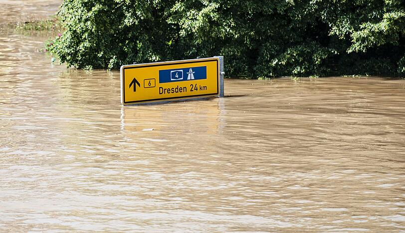 Die Jahrhundert-Flut: Die bewegenden Hochwasser-Bilder.