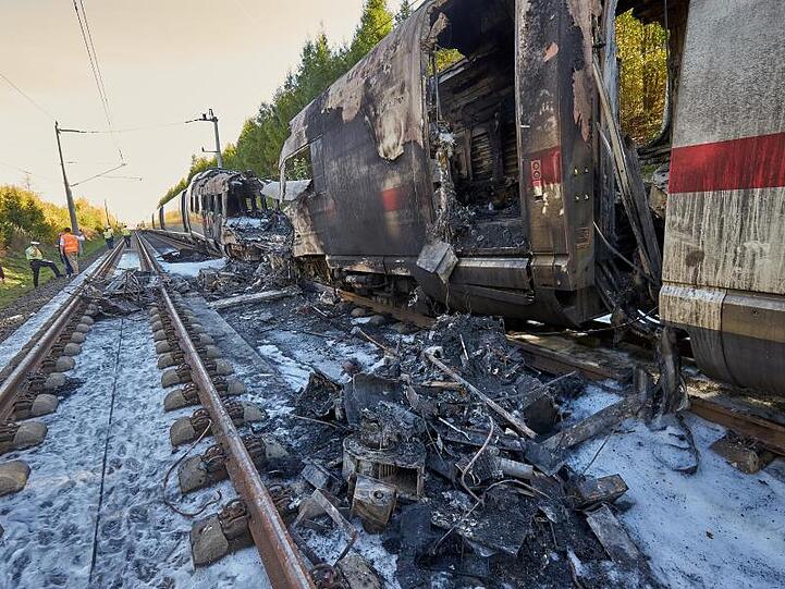 Vor dem ICE-Brand hatte sich ausgetretenes Transformatoröl im Zug entzündet.