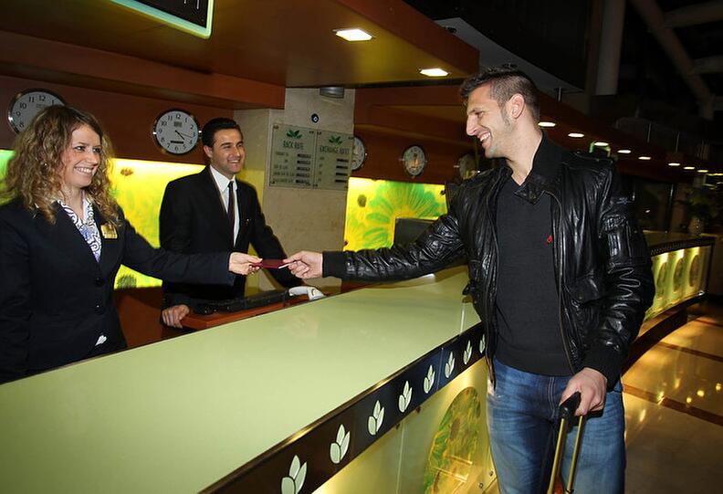 Vallori ist da! Der Probespieler trainiert bei den Löwen bis Donnerstag in Belek mit.