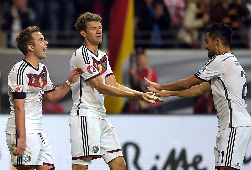 ILKAY GÜNDOGAN 	NOTE 2
Kam nach 52 Minuten, um mehr Stabilität ins Zentrum zu bringen. Führte sich mit einem tollen Solo ein, brillanter Pass auf Götze, viele gute Akzente.	ps