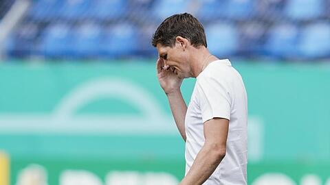 Erwischte im DFB-Pokal einen denkbar schlechten Pflichtspiel-Einstand bei Eintracht Frankfurt: Oliver Glasner.