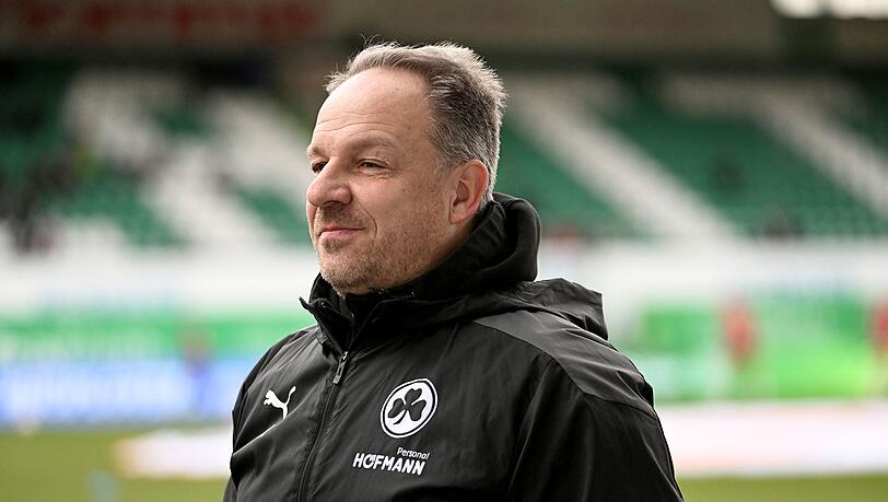 Alexander Zorniger, Trainer von Greuther Fürth, vor dem Spiel.
