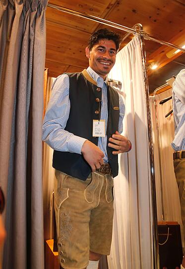 Die Neu-Löwen werden fit für die Wiesn gemacht und bekommen Lederhosen bei Lodenfrey verpasst. Die AZ war bei den Anprobe dabei. Die Bilder
