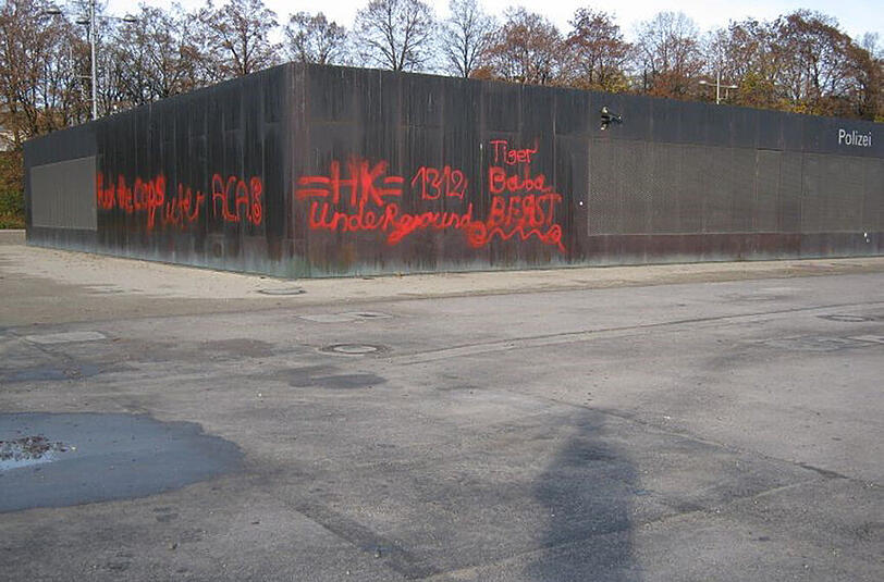Anhand des Schriftbilds konnte die Polizei die Graffitis mit einer 17-jährigen Schülerin in Verbindung bringen.