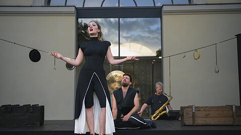 Julia Gröbl und Martin Schülke spielen alle Rollen in „Kassandra“.
