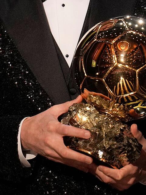 Der Goldene Ball ist im Profifu&szlig;ball ein Prestigepreis. (Archivbild)