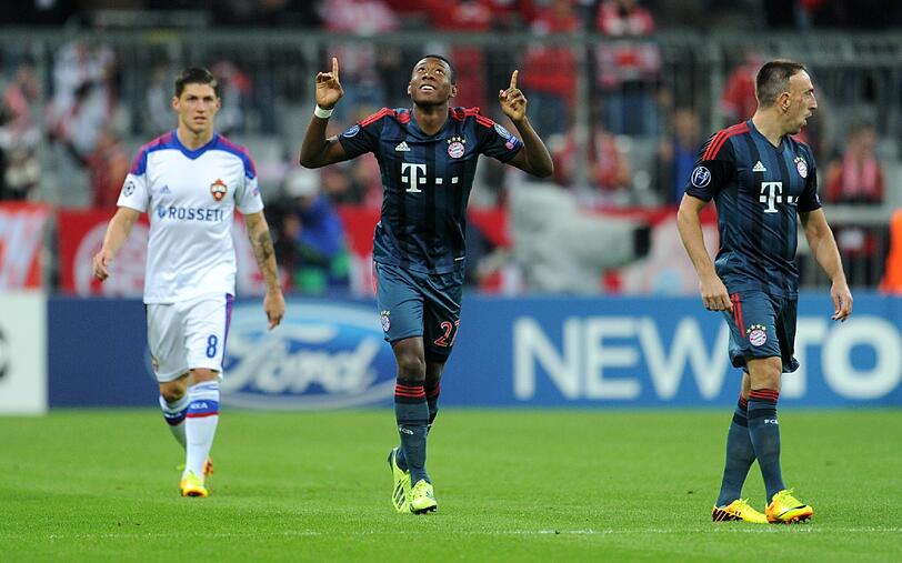 DAVID ALABA: NOTE 2.
International läuft's (noch besser als in der Liga). Erst Siegtorschütze für Österreich gegen Irland als Zehner, jetzt die Führung per Freistoß (3.). Orientierte sich auch sonst am Länderspiel, weil sehr offensiv.