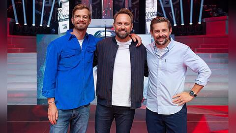 Die Erfolgsshow "Joko & Klaas gegen ProSieben" läuft seit 2019. Am 17. Oktober starten fünf neue Folgen. Moderator der Show ist Steven Gätjen (Mitte).