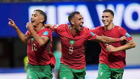 Zweimal hinten und am Ende trotzdem beste Laune: Marokko steht im Sechzehntelfinale.