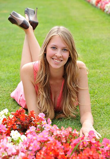 Groß, blond, freundlich und liebevoll. So beschreibt sich die 19-jährige Julie Harder selbst. Die Bilder vom AZ-Shooting