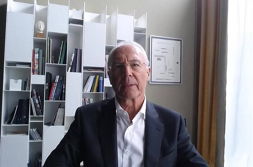 Ausschnitt aus dem leicht verstörenden Video mit dem Kaiser: Franz Beckenbauer berichtet von seinem Alien-Besuch.