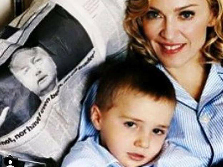 Madonna mit Söhnchen Rocco. Das Bild ist schon ein paar Jahre alt.
