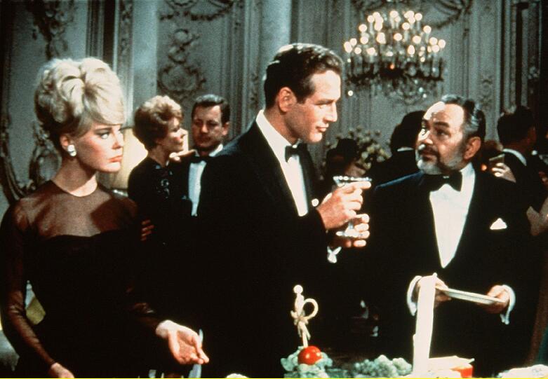 Hollywood: Elke Sommer 1963 in &bdquo;Der Preis&ldquo; 1963 mit Paul Newman, bei dem sie anfangs wohnt, und Edward G. Robinson (r.).