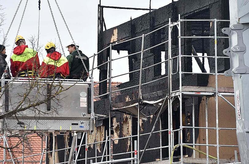 Am frühen Donnerstagmorgen kam es zu einem Brand auf einer Baustelle in der Von-Kahr-Straße. Der Rohbau eines Mehrfamilienhauses wurde komplett zerstört.