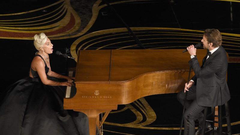Lady Gaga und Bradley Cooper singen "Shallow" bei der Oscar-Verleihung. Lady Gaga und Bradley Cooper singen "Shallow" bei der Oscar-Verleihung.