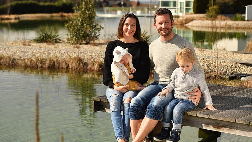 Jan Hartmann mit seiner Frau und den beiden Kindern Nikolas und Emilia.
