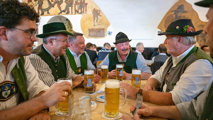 Auch die Führung "Tegernsee und das Bier" gibt es im Advent noch einmal. Anlass ist das Jubliläum der Schank-Konzession. Auch die Führung "Tegernsee und das Bier" gibt es im Advent noch einmal. Anlass ist das Jubliläum der Schank-Konzession.