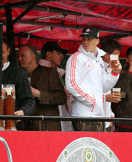 Auf dem Champions-Truck feiern die Bayern-Stars den Triple-Gewinn. Die besten Feierfotos in der Bilderstrecke zum Durchklicken