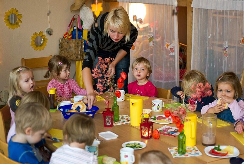 Aus Erfahrung wird man klug: Das wird besonders deutlich, wenn kleine Kinder lernen, planvoll zu handeln.