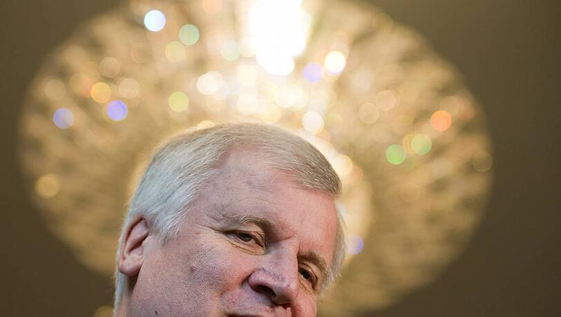 Seine erste Regierungserklärung als Herrscher mit absoluter Mehrheit: Horst Seehofer gestern im bayerischen Landtag. Seine erste Regierungserklärung als Herrscher mit absoluter Mehrheit: Horst Seehofer gestern im bayerischen Landtag.
