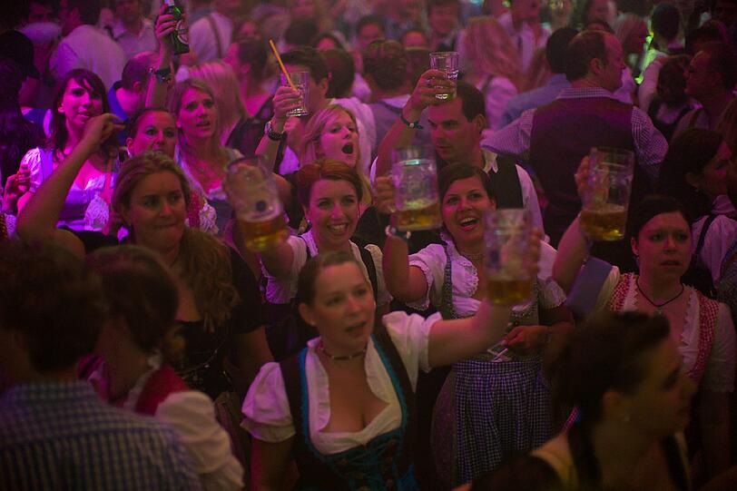 Das "Wiesn-Zelt am Stiglmaierplatz": Die besten Bilder.