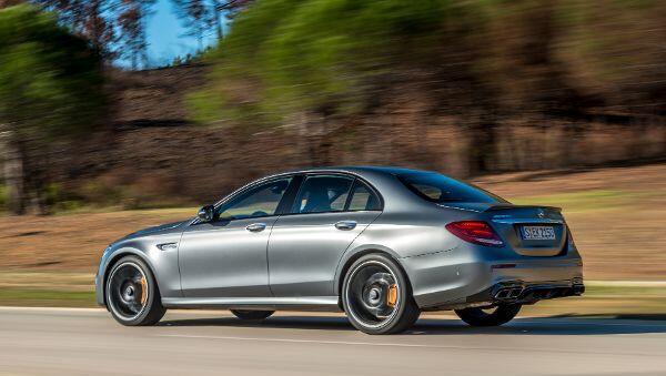 Auf den ersten Blick ähnelt die AMG-Variante einer "gewöhnlichen" E-Klasse. Auf den ersten Blick ähnelt die AMG-Variante einer "gewöhnlichen" E-Klasse.