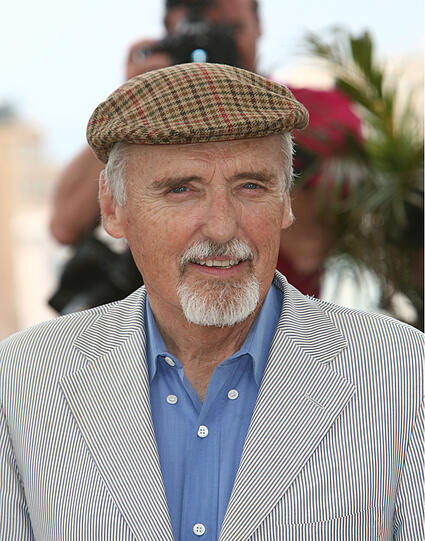 Hollywood-Legende Dennis Hopper erlag im Mai 2010 dem Kampf gegen Prostata-Krebs. Er wurde in New Mexiko beerdigt, wo weite Teile des Films "Easy Rider" entstanden sind.