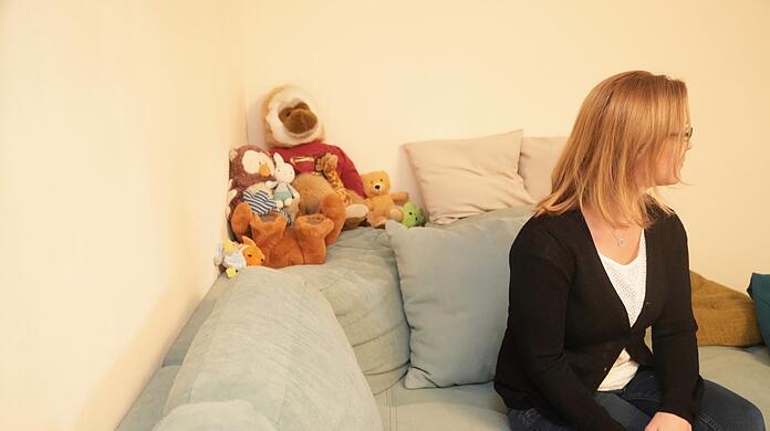 Anna M. kann sich mit ihrer Familie die Miete ihrer Wohnung nicht mehr leisten. Auf einen Schlag müssen sie 360 Euro mehr für ihre 63-Quadratmeterwohnung am Rand der Stadt bezahlen.