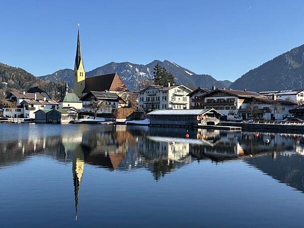 Der Tegernsee in der Winteridylle: Liegt die MS Bad Wiessee bald auf dessen Grund?