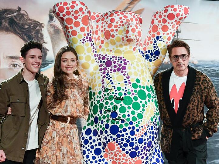 Robert Downey Jr. mit seinen jungen Kollegen Harry Collett und Carmel Laniado in Berlin.
