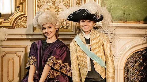 Die Kinder von Kronprinzessin Victoria genießen ihren Opern-Besuch.