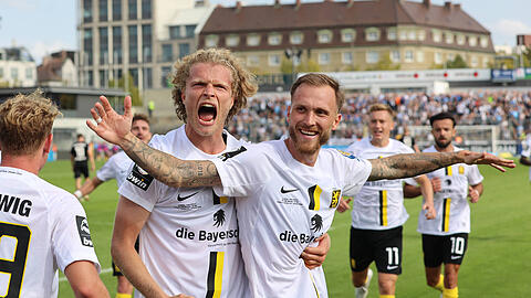 Geht doch: Tim Rieder (m.) war beim 1:0-Sieg des TSV 1860 gegen den SC Verl der große Matchwinner.